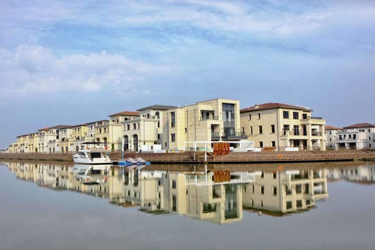 HaiNaShan waterside villa cluster